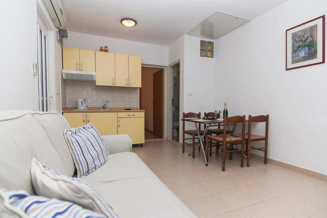 Apartments Villa Alex โปดาซา ภายนอก รูปภาพ