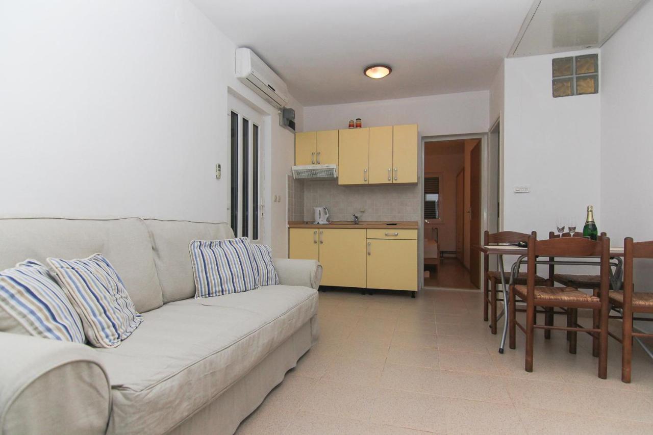 Apartments Villa Alex โปดาซา ภายนอก รูปภาพ