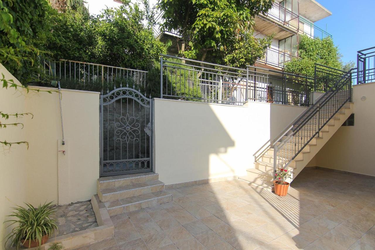 Apartments Villa Alex โปดาซา ภายนอก รูปภาพ